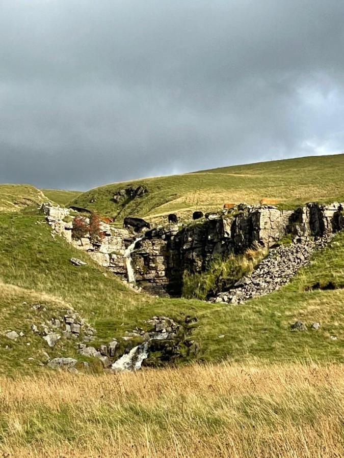 The White Lion Inn Buckden  Exterior photo