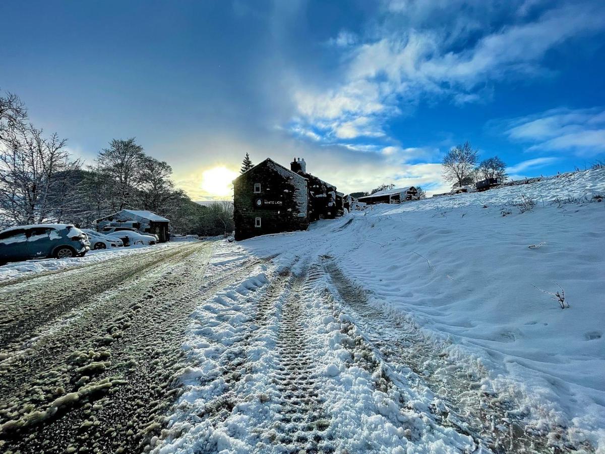 The White Lion Inn Buckden  Exterior photo