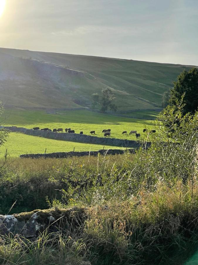 The White Lion Inn Buckden  Exterior photo
