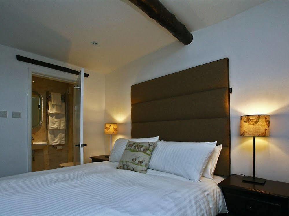 The White Lion Inn Buckden  Exterior photo