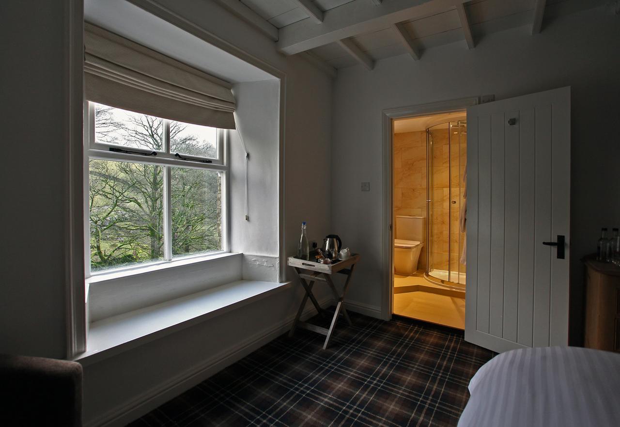 The White Lion Inn Buckden  Exterior photo